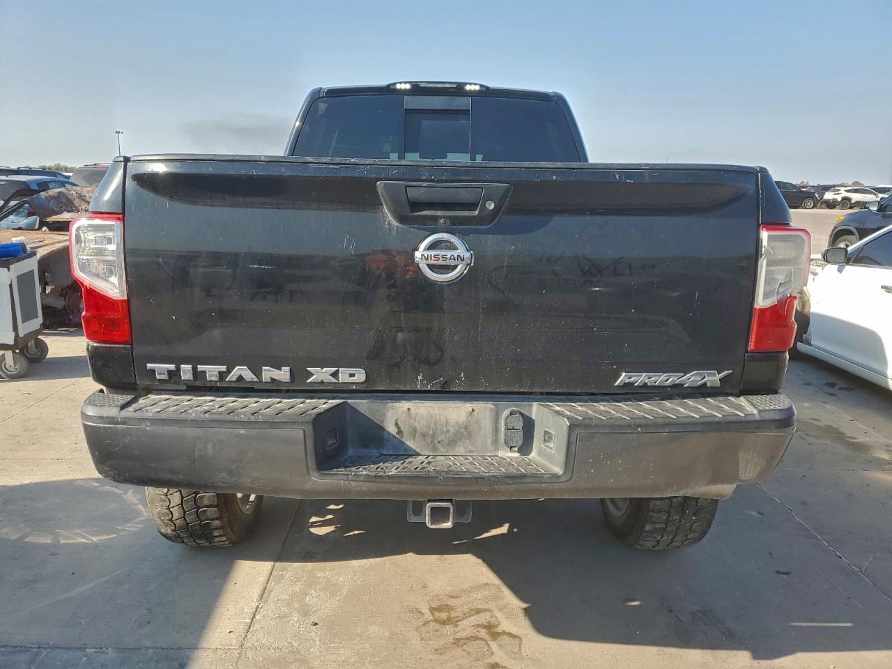 2017 Nissan Titan Xd Sl - Image 6