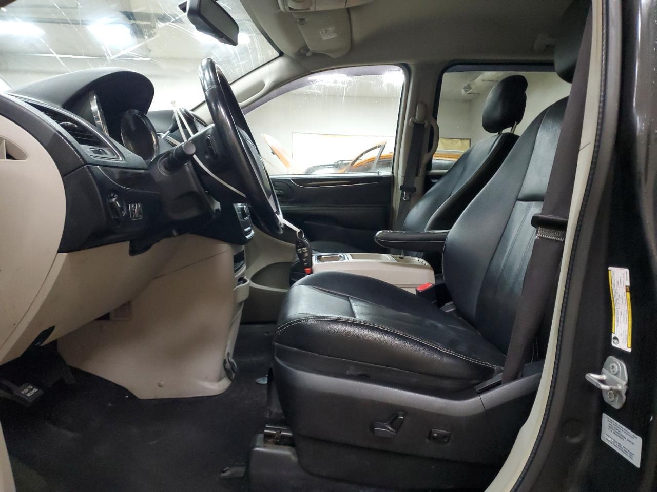 2016 Chrysler Town & Country Touring - Фото 7