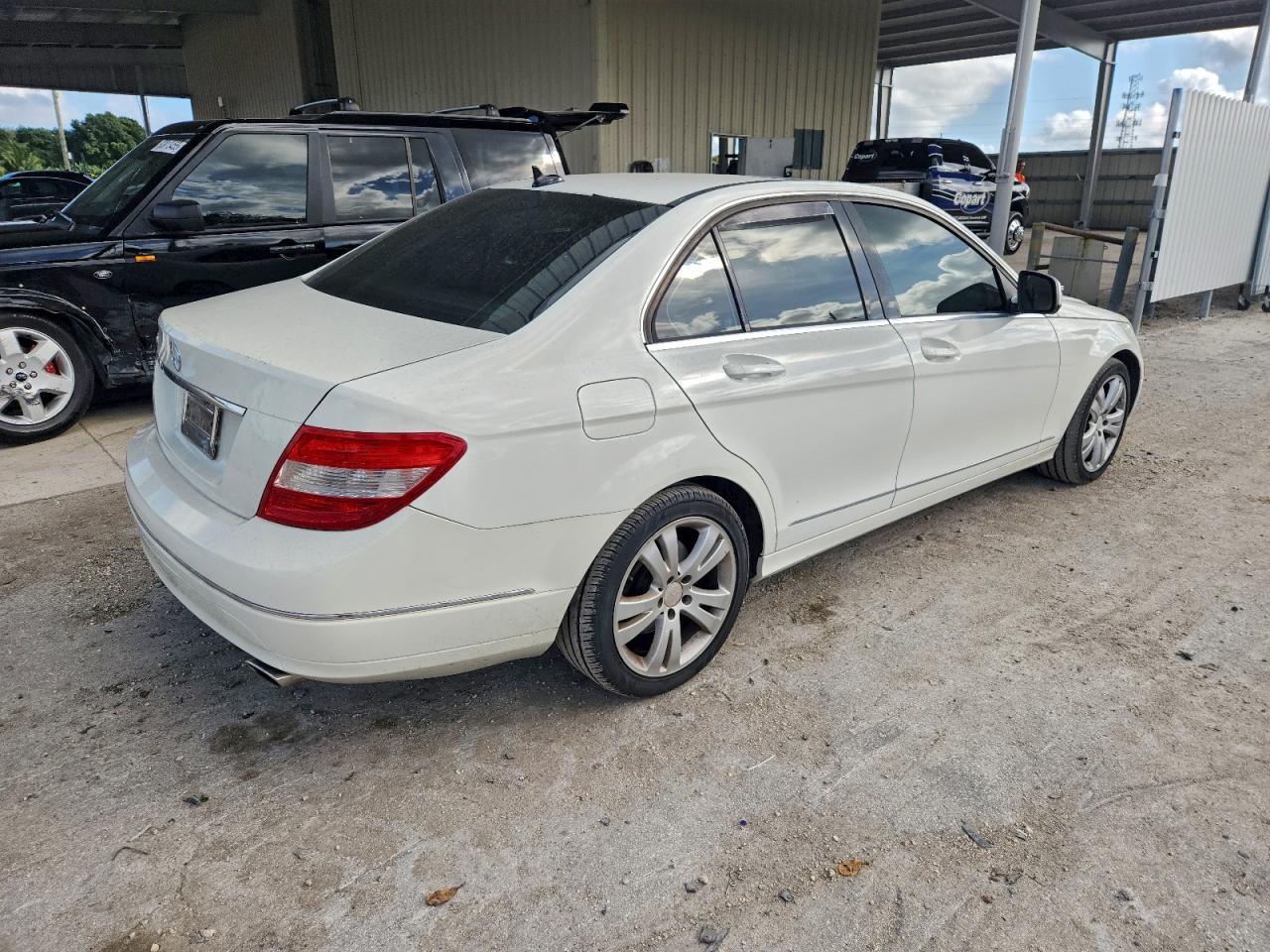 2009 Mercedes-Benz C 300 - Фото 3
