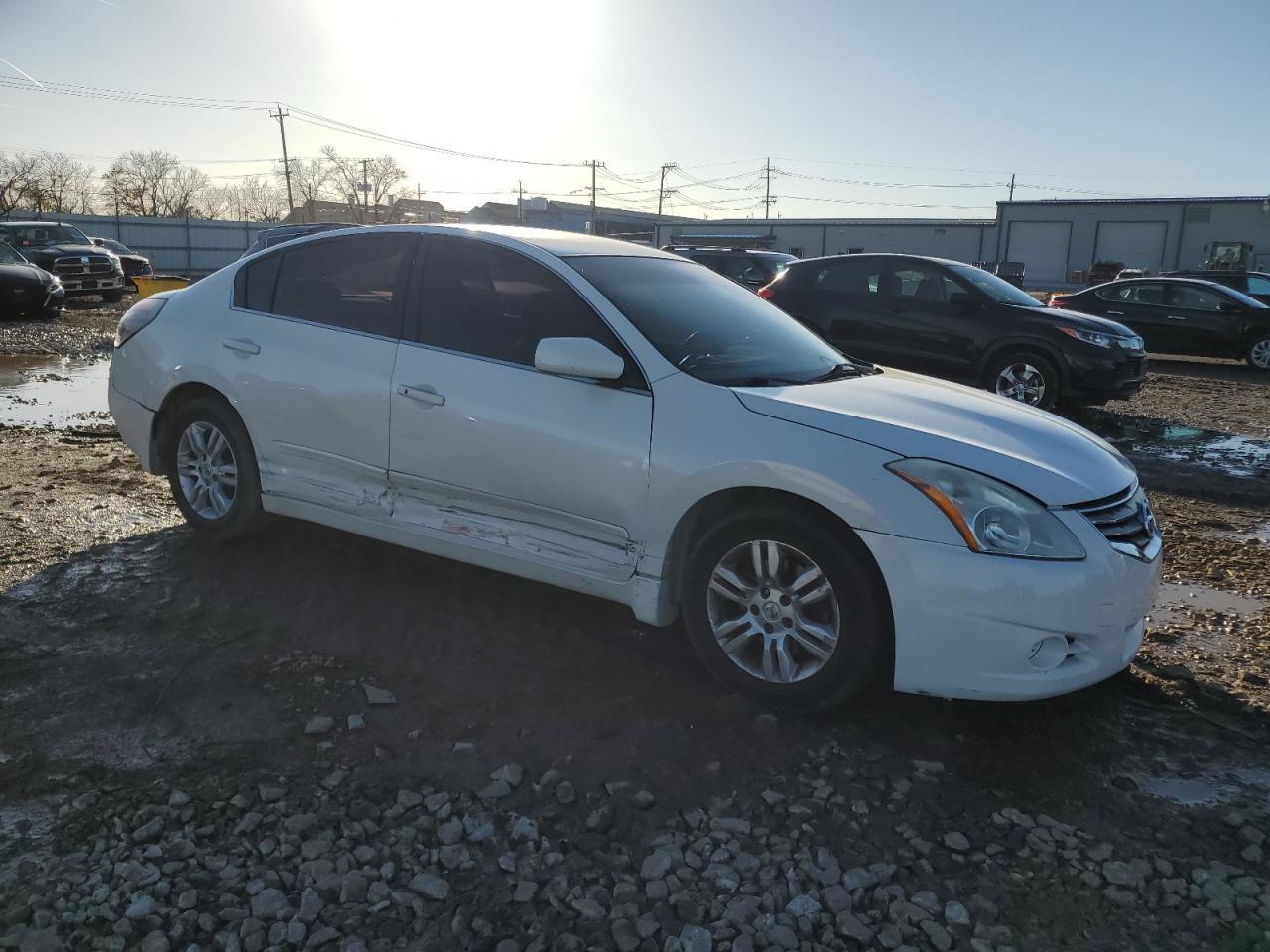 2010 Niss Altima S - Image 4