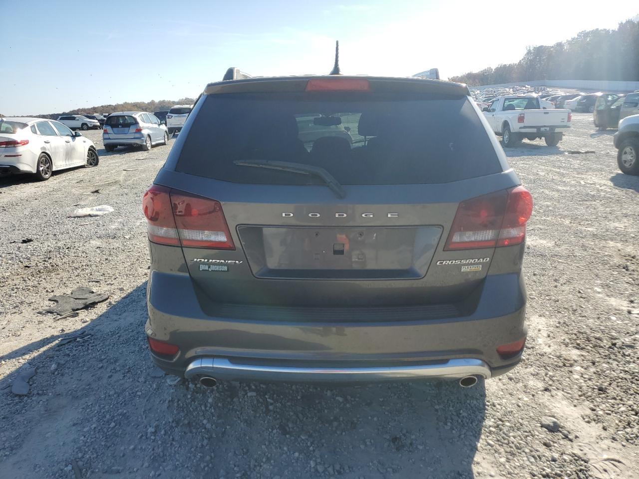 2018 Dodge Journey Crossroad - Image 6