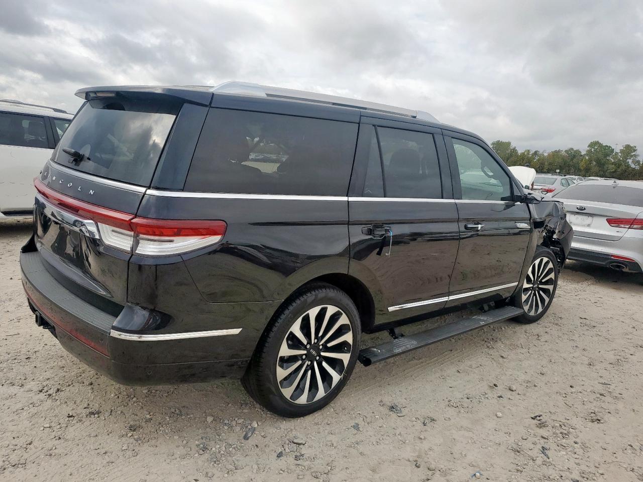 2024 Lincoln Navigator Reserve - Image 4