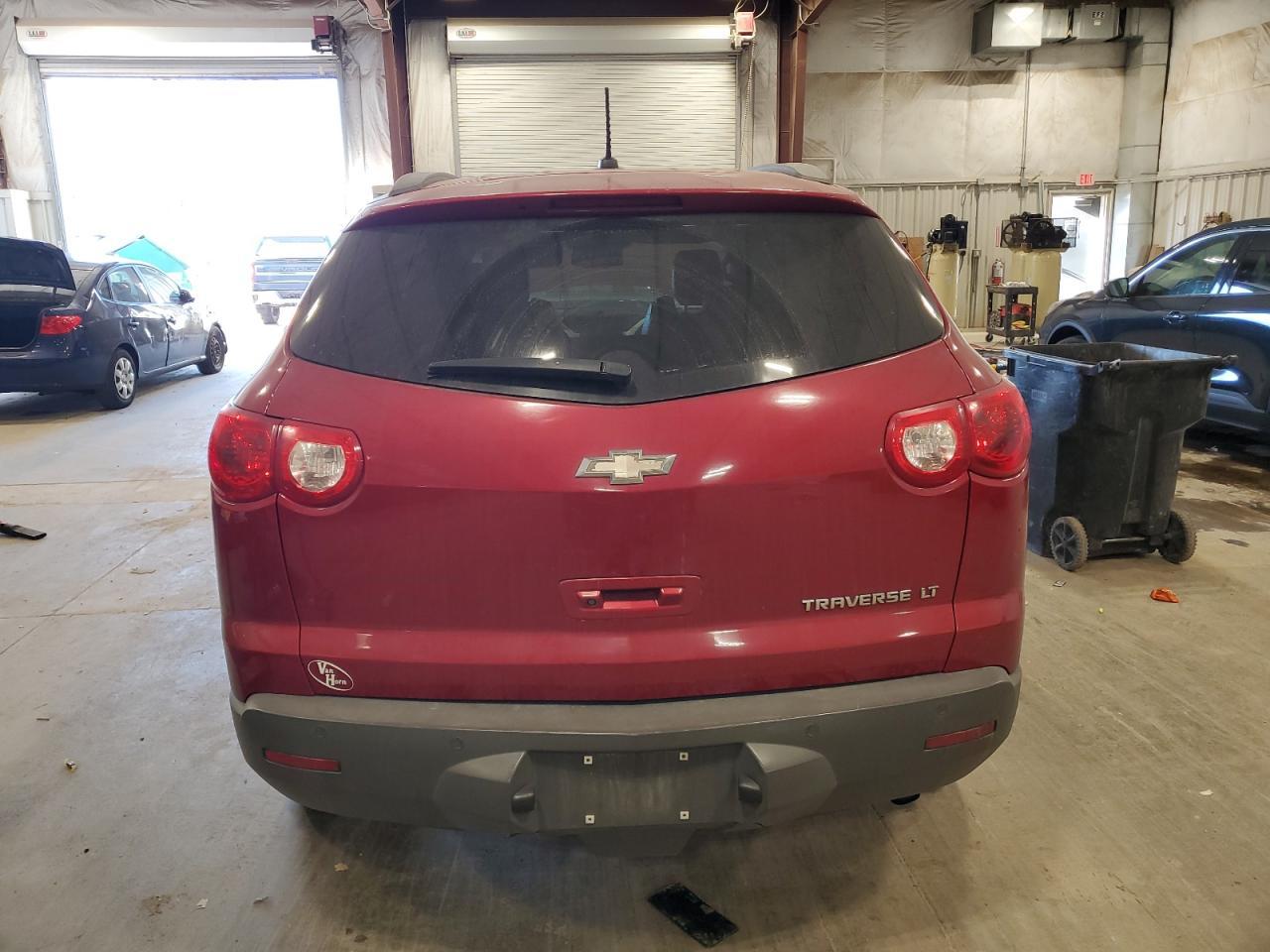 2012 Chevrolet Traverse 4D L - Фото 6