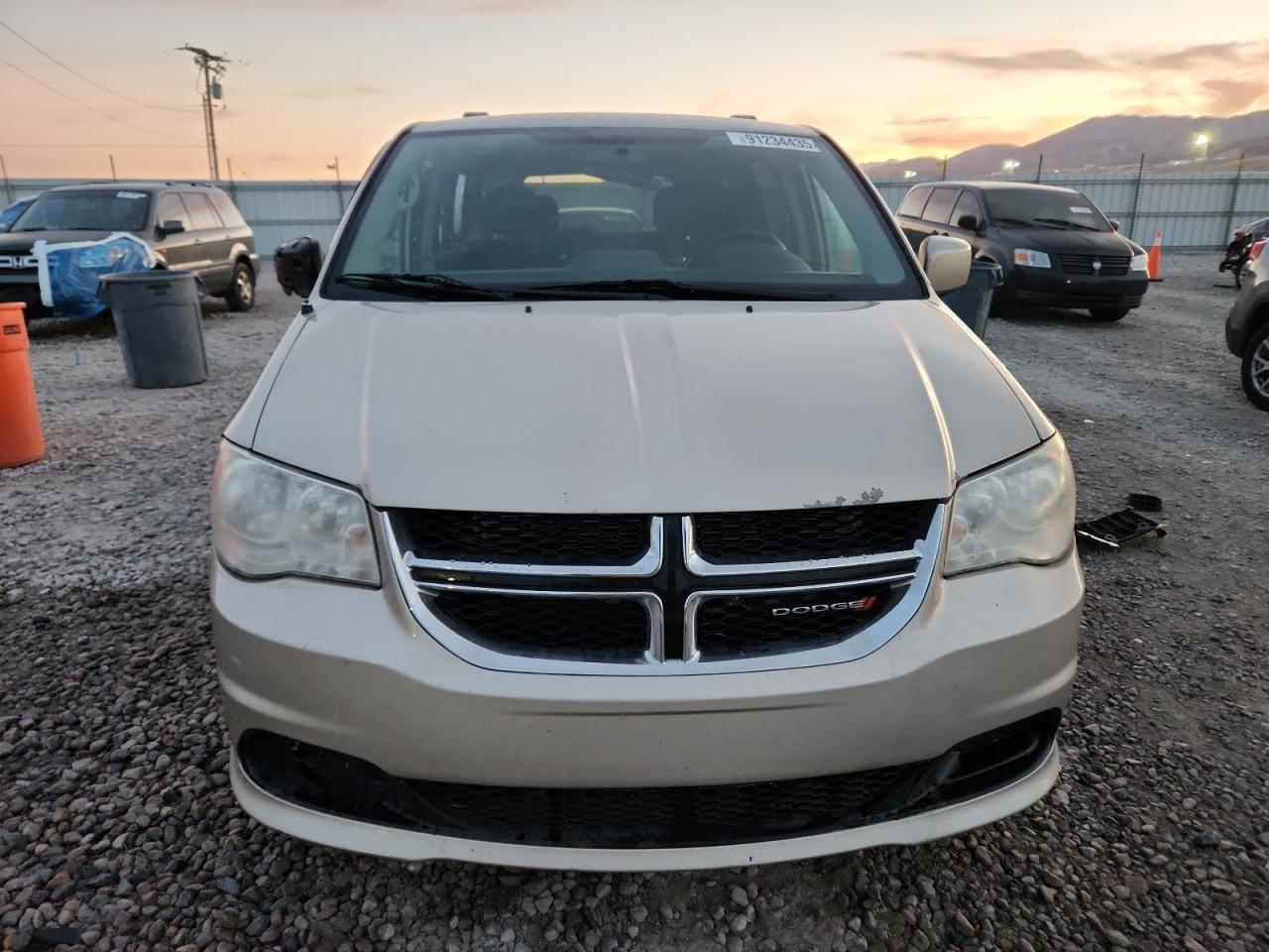 2014 Dodge Grand Caravan Sxt - Image 5