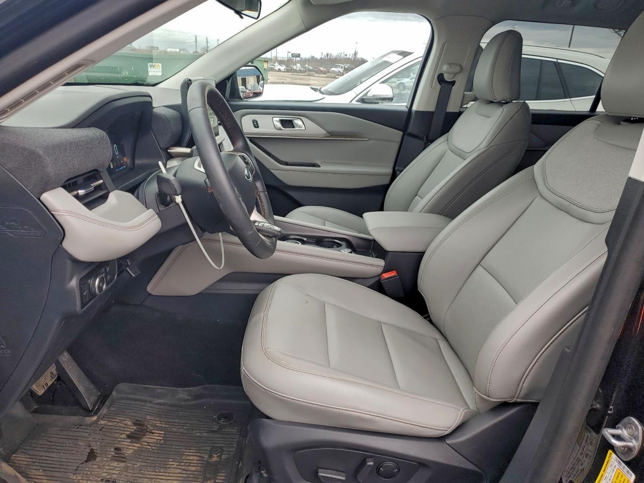 2025 Ford Explorer Active - Фото 7