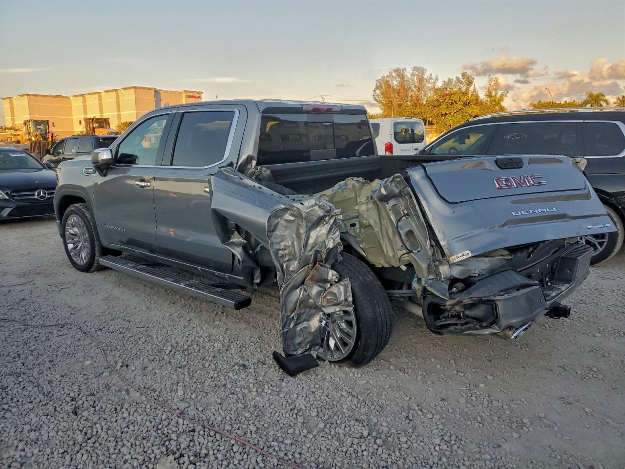 2024 GMC Sierra K1500 Denali - Фото 2