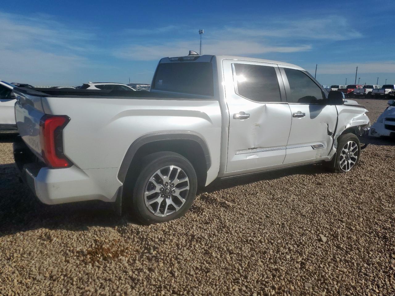 2025 Toyota Tundra Crewmax Platinum - Фото 3