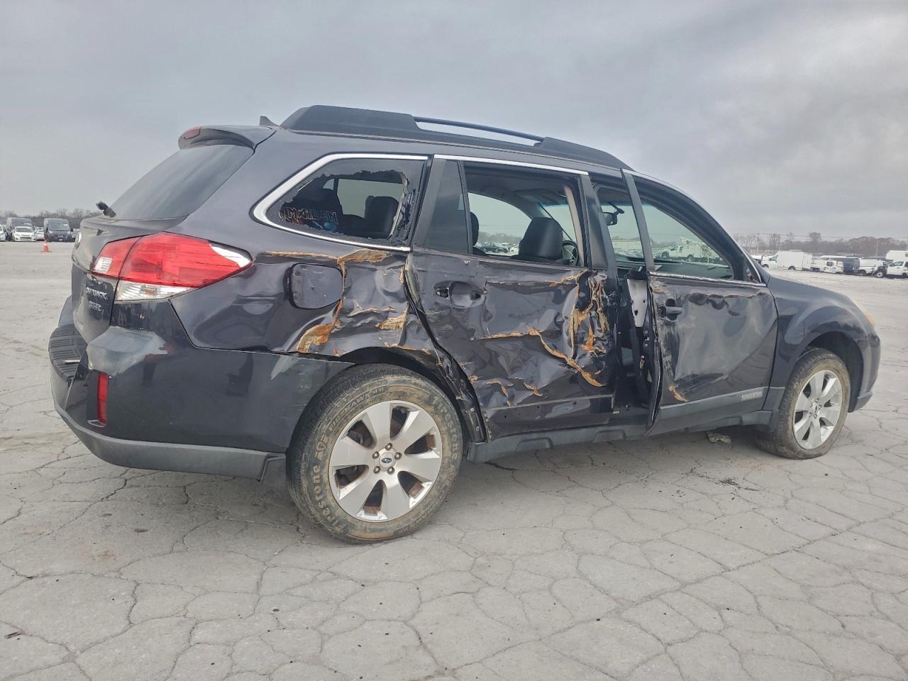 2012 Subaru Outback 3.6R Limited - Image 3