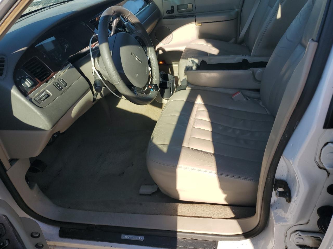 2006 Lincoln Town Car Signature - Фото 7