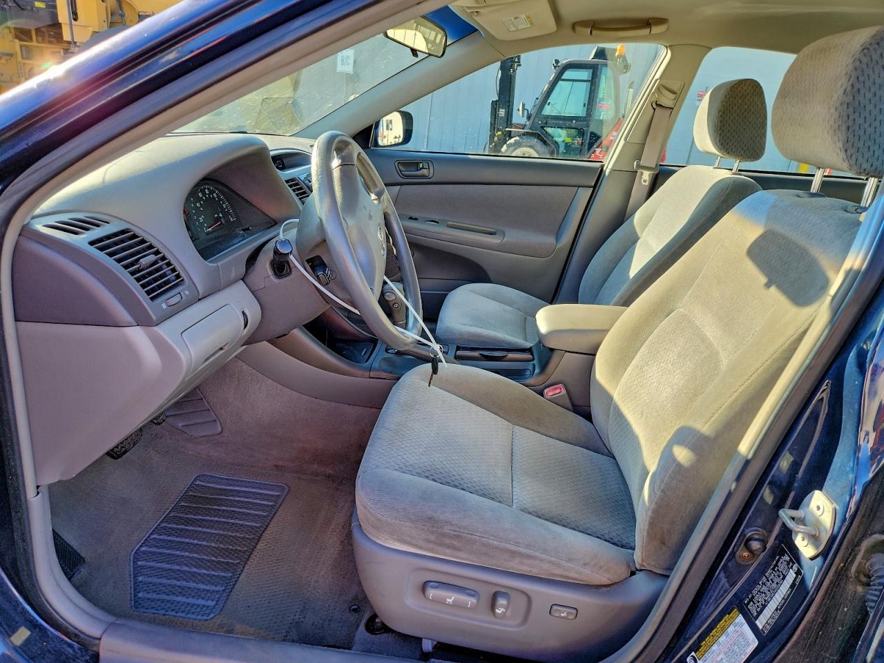 2004 Toyota Camry Le - Image 7