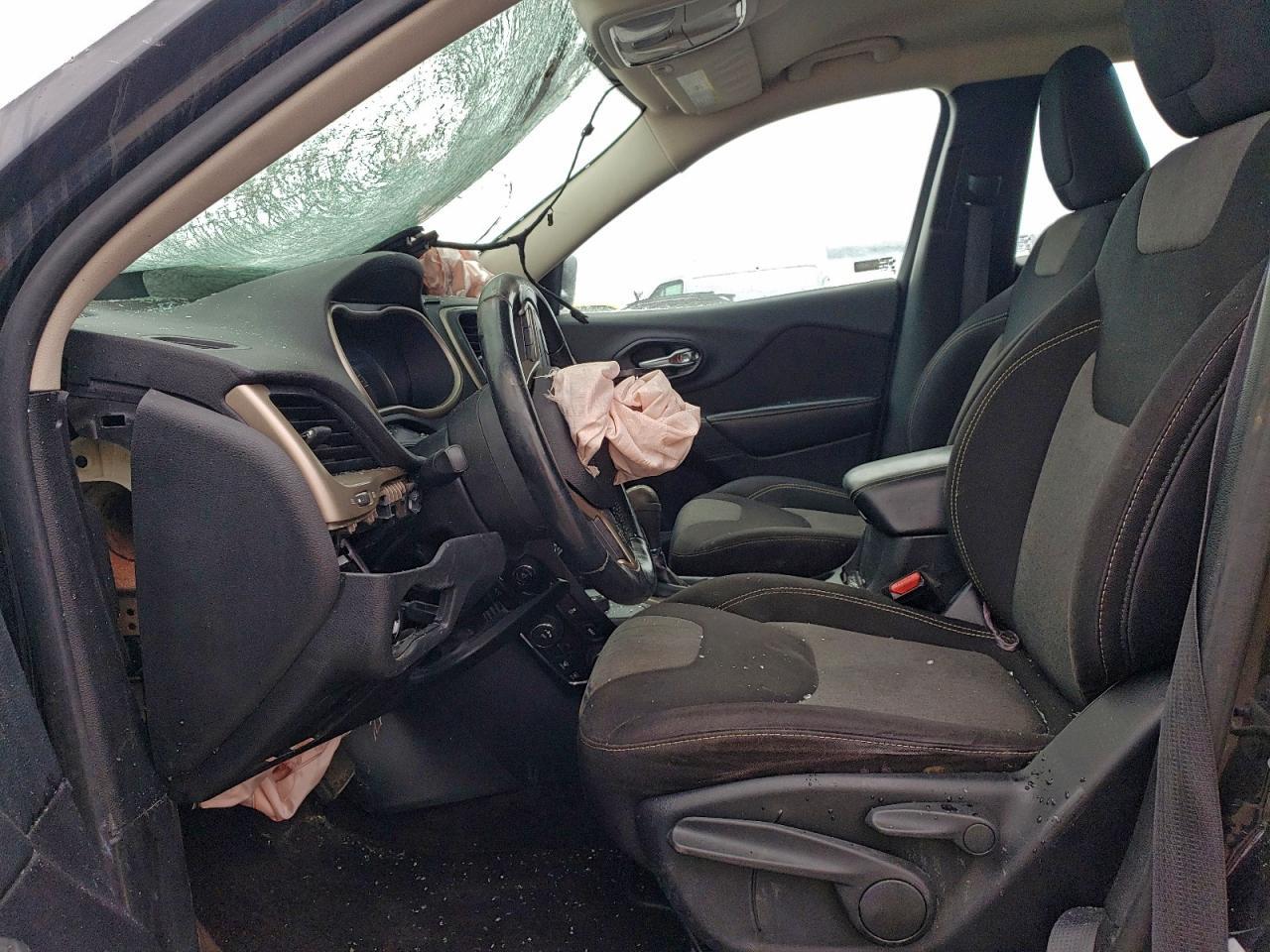 2016 Jeep Cherokee Sport - Image 7