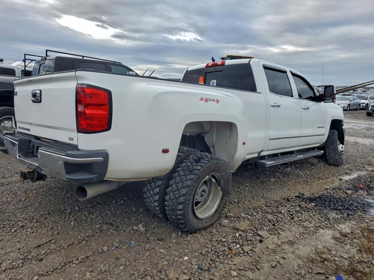 2016 Chevrolet Silverado K3500 Ltz - Image 3