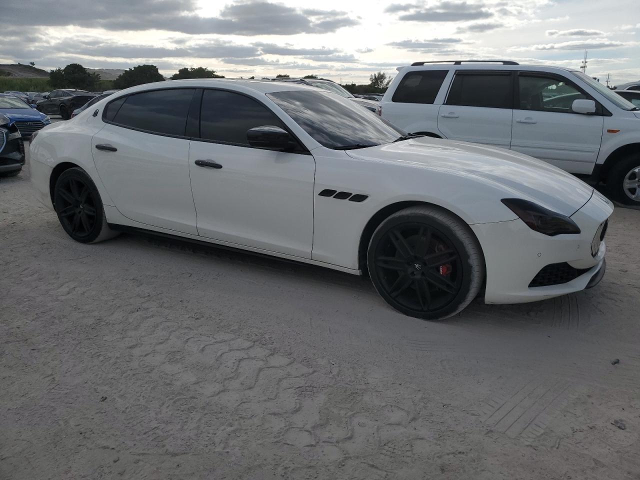 2019 Maserati Quattroporte S - Фото 4