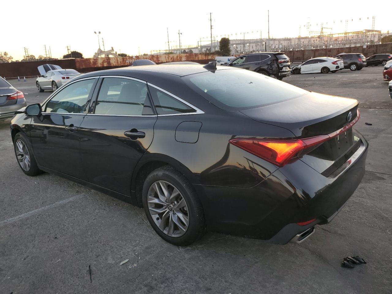 2022 Toyota Avalon Xle - Фото 2