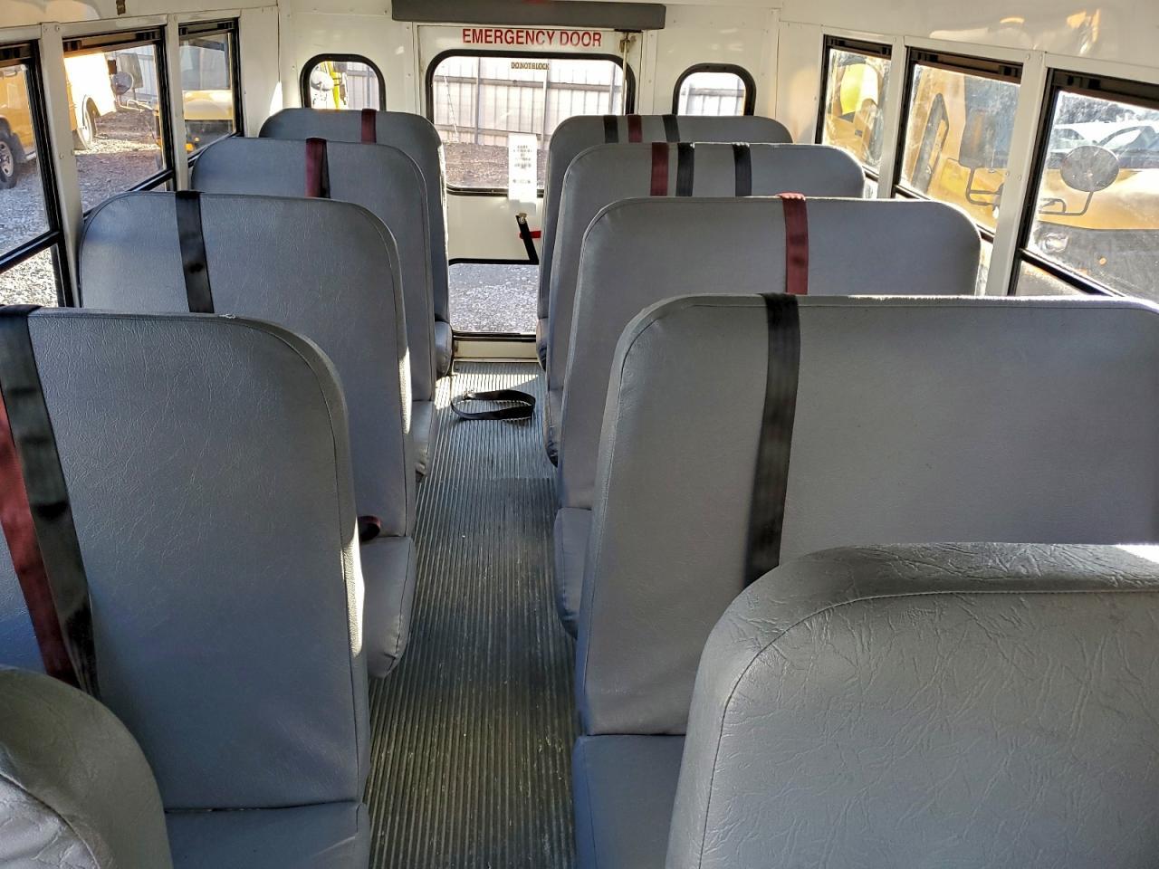 2016 Chevrolet Express School Bus - Фото 6