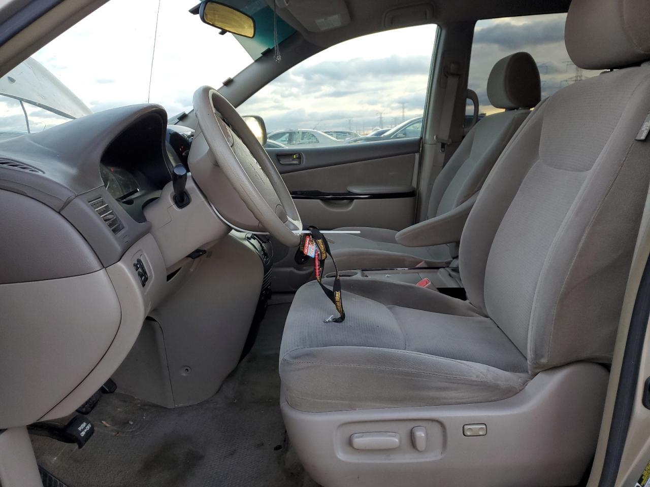 2005 Toyota Sienna Ce - Image 7