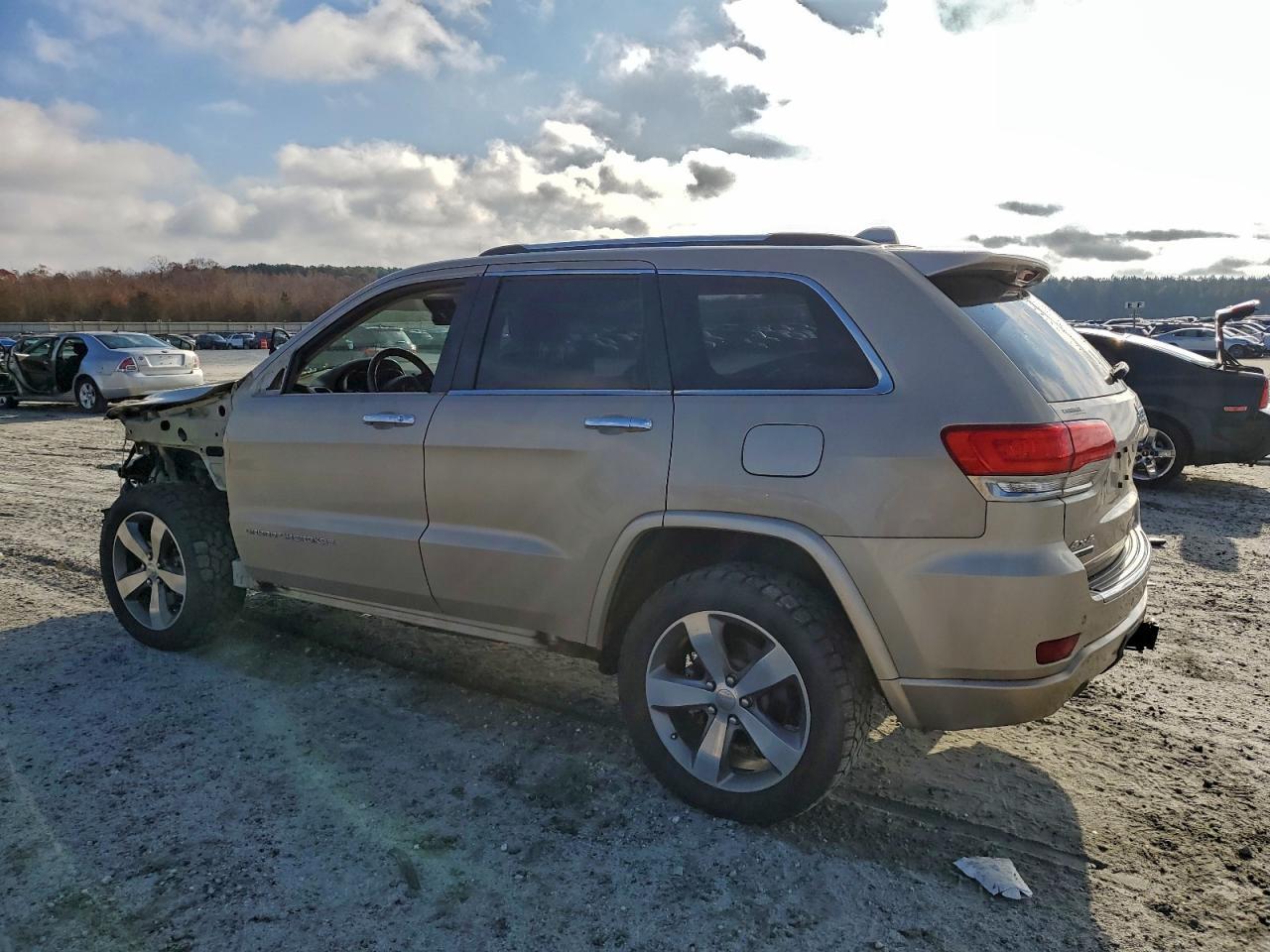 2014 Jeep Grand Cherokee Overland - Image 2