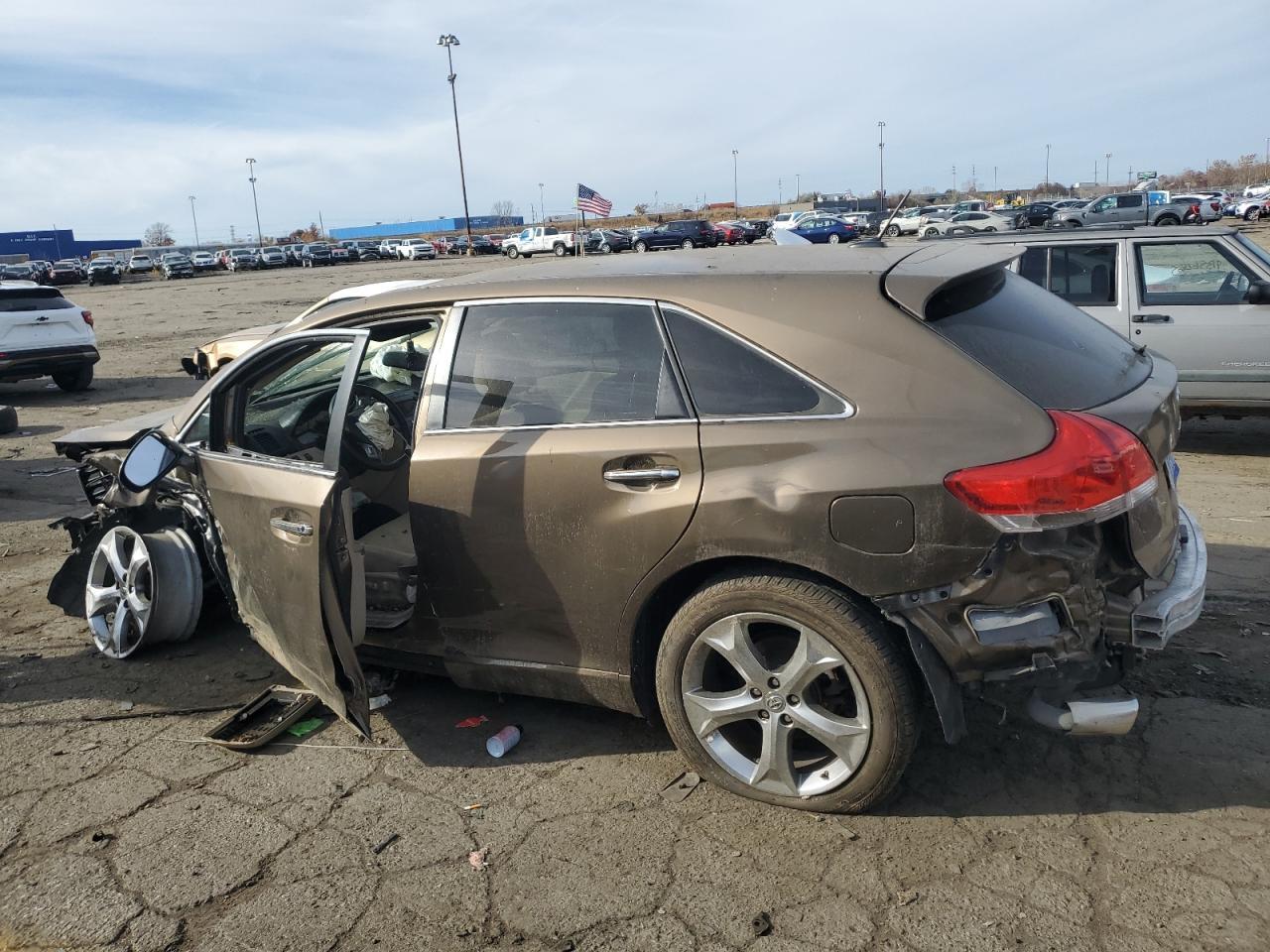 2010 Toyota Venza - Фото 2