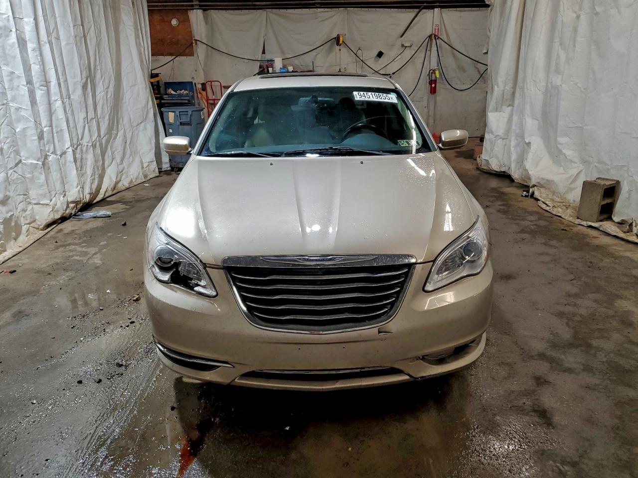 2013 Chrysler 200 Touring - Image 5