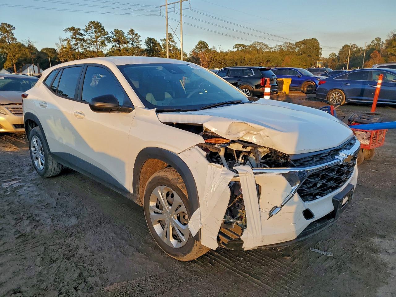 2025 Chevrolet Trax Ls - Фото 4