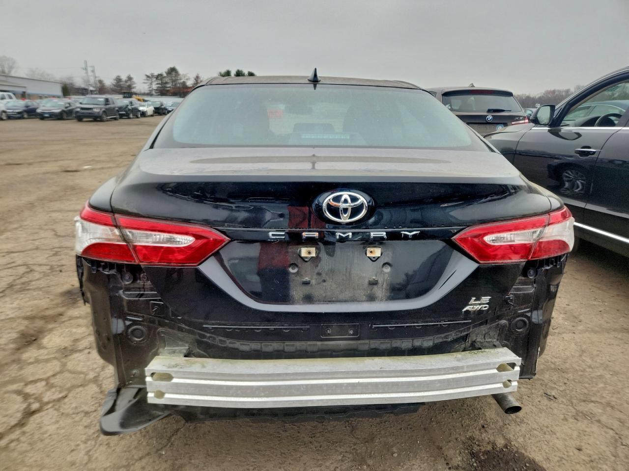 2020 Toyota Camry Le - Фото 6