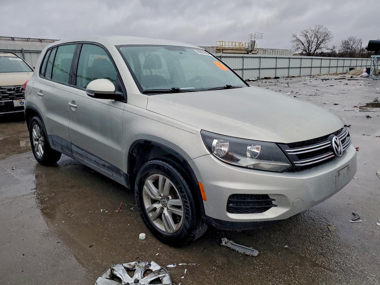 2014 Volkswagen Tiguan S - Image 4