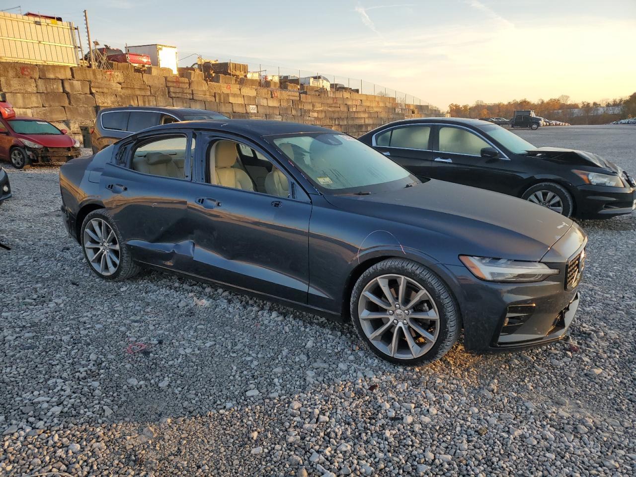 2021 Volvo S60 T5 Momentum - Image 4