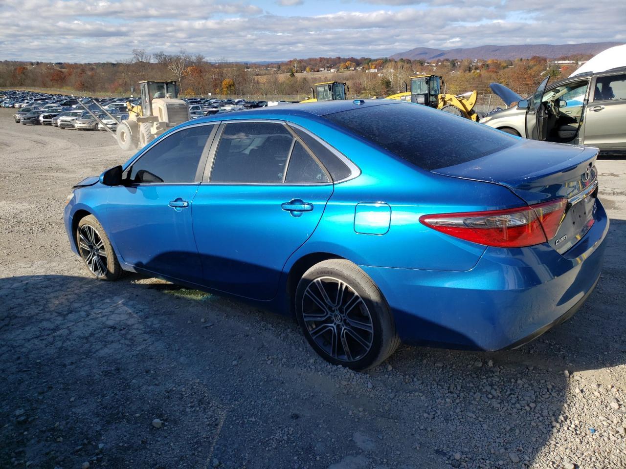 2016 Toyota Camry Le - Фото 2
