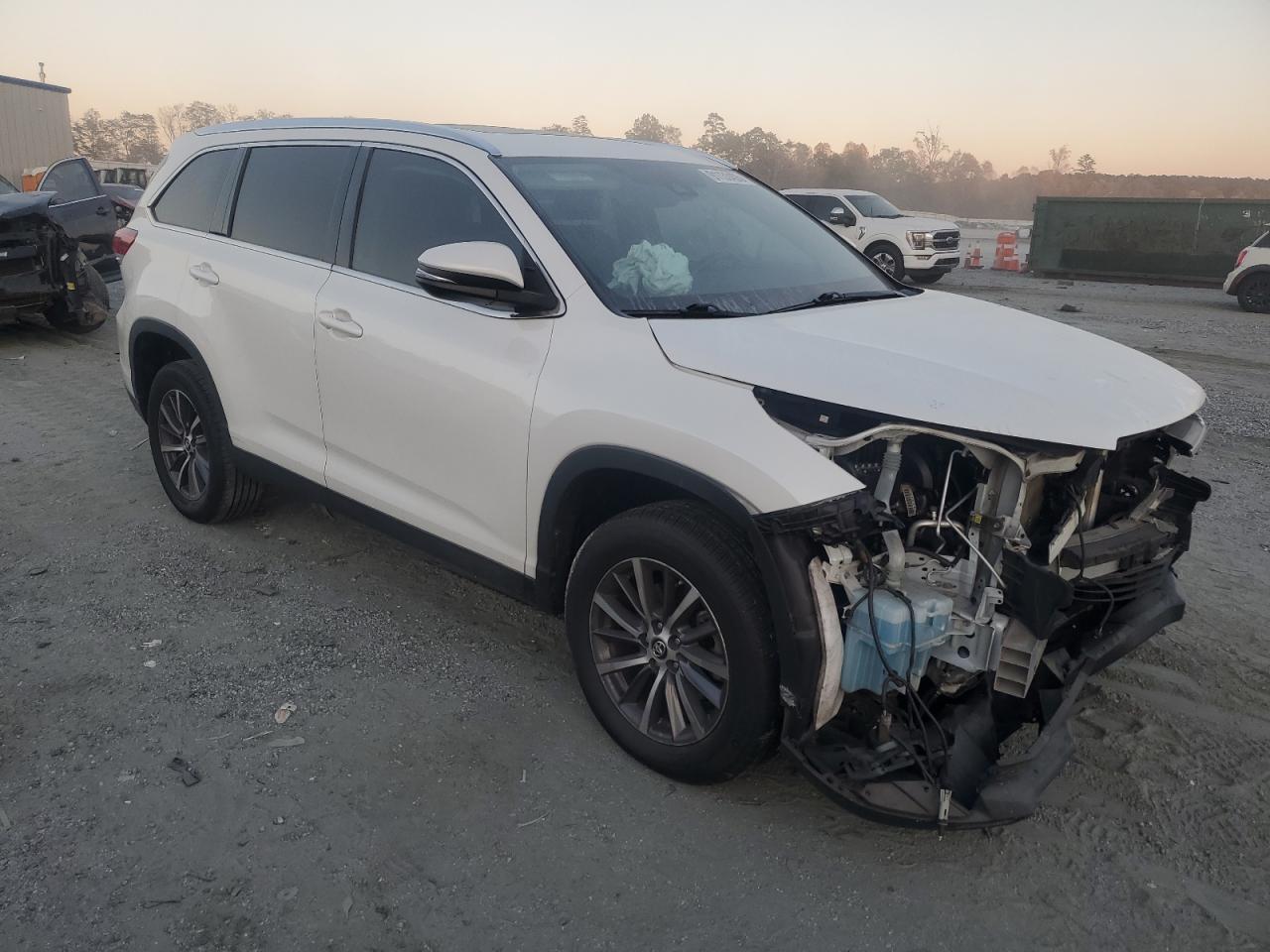 2019 Toyota Highlander Se - Image 4