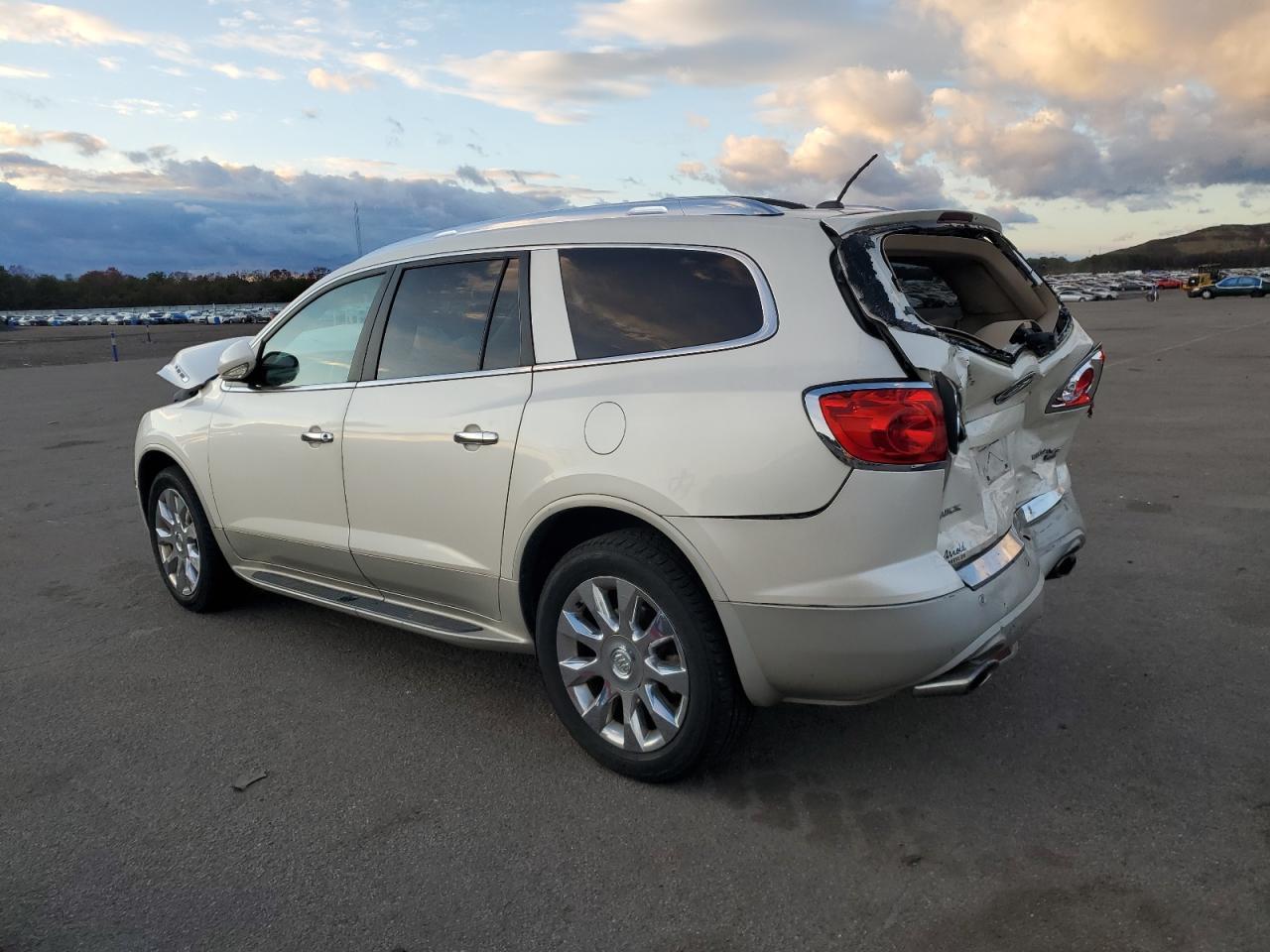 2011 Buic Enclave - Image 2