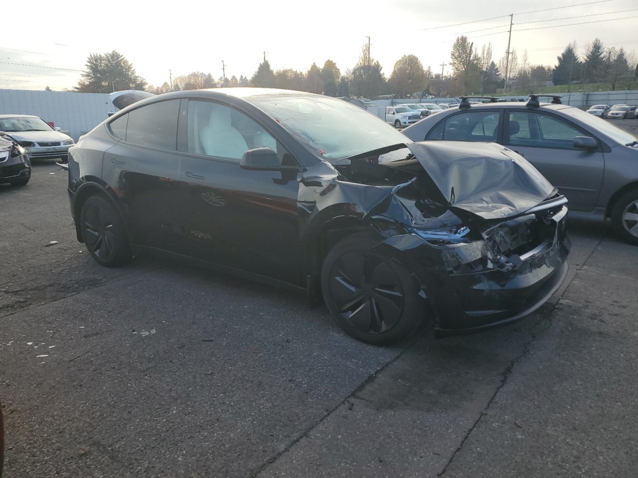 2026 Tesla Model Y - Фото 4