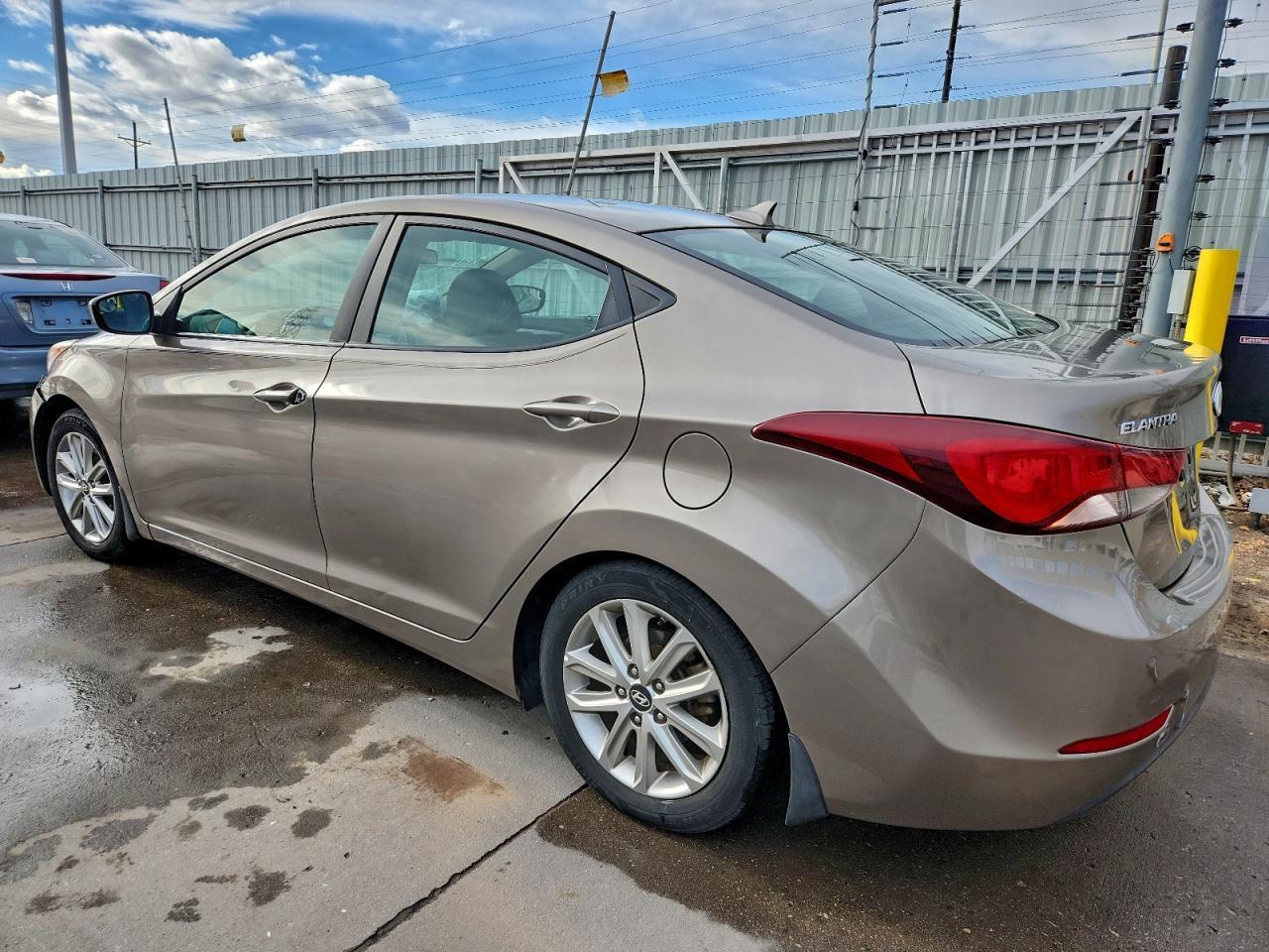 2015 Hyundai Elantra Se - Image 2