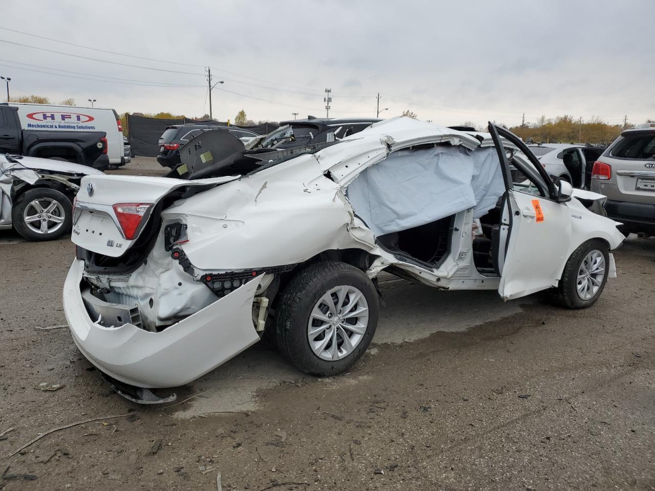 2017 Toyota Camry Hybrid - Фото 3