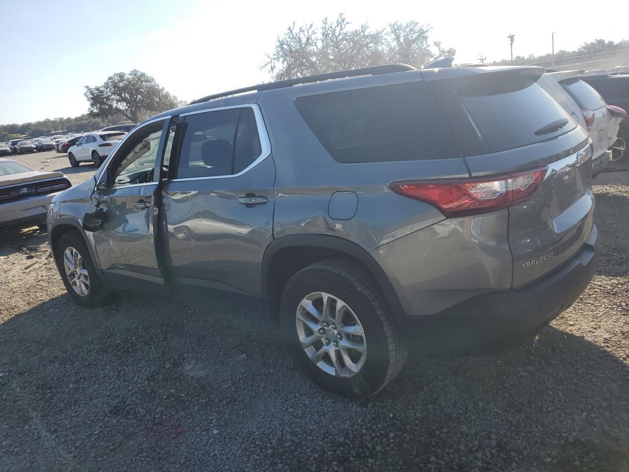 2020 Chevrolet Traverse Lt - Фото 2