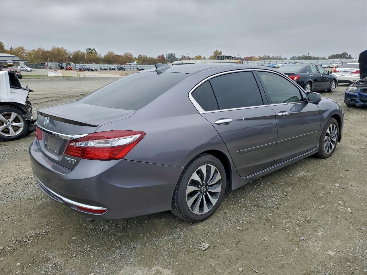 2017 Honda Accord Touring Hybrid - Image 3