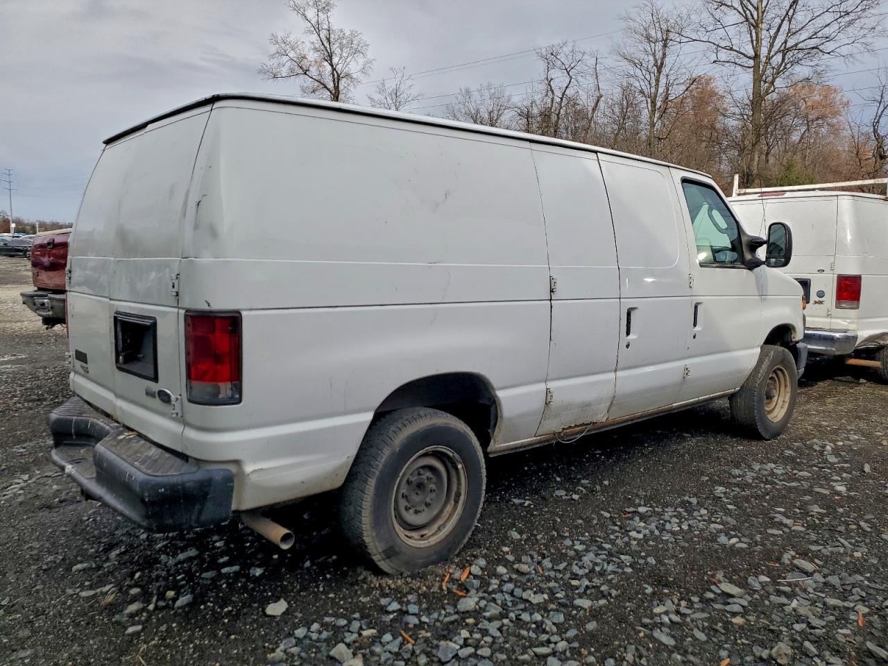 2014 Ford Econoline E250 Van - Фото 3