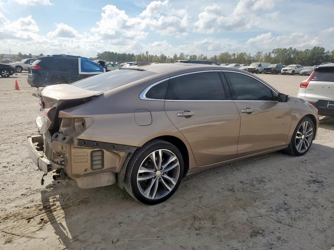 2019 Chevrolet Malibu Premier - Image 3