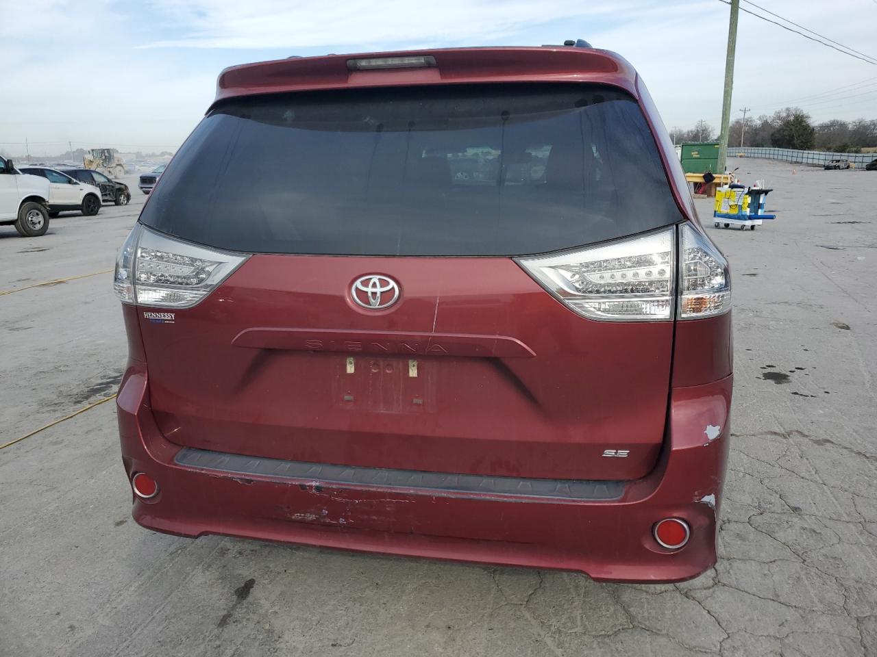 2017 Toyota Sienna Se - Фото 6