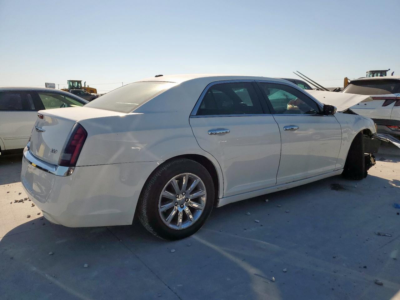 2012 Chrysler 300 Limited - Фото 3