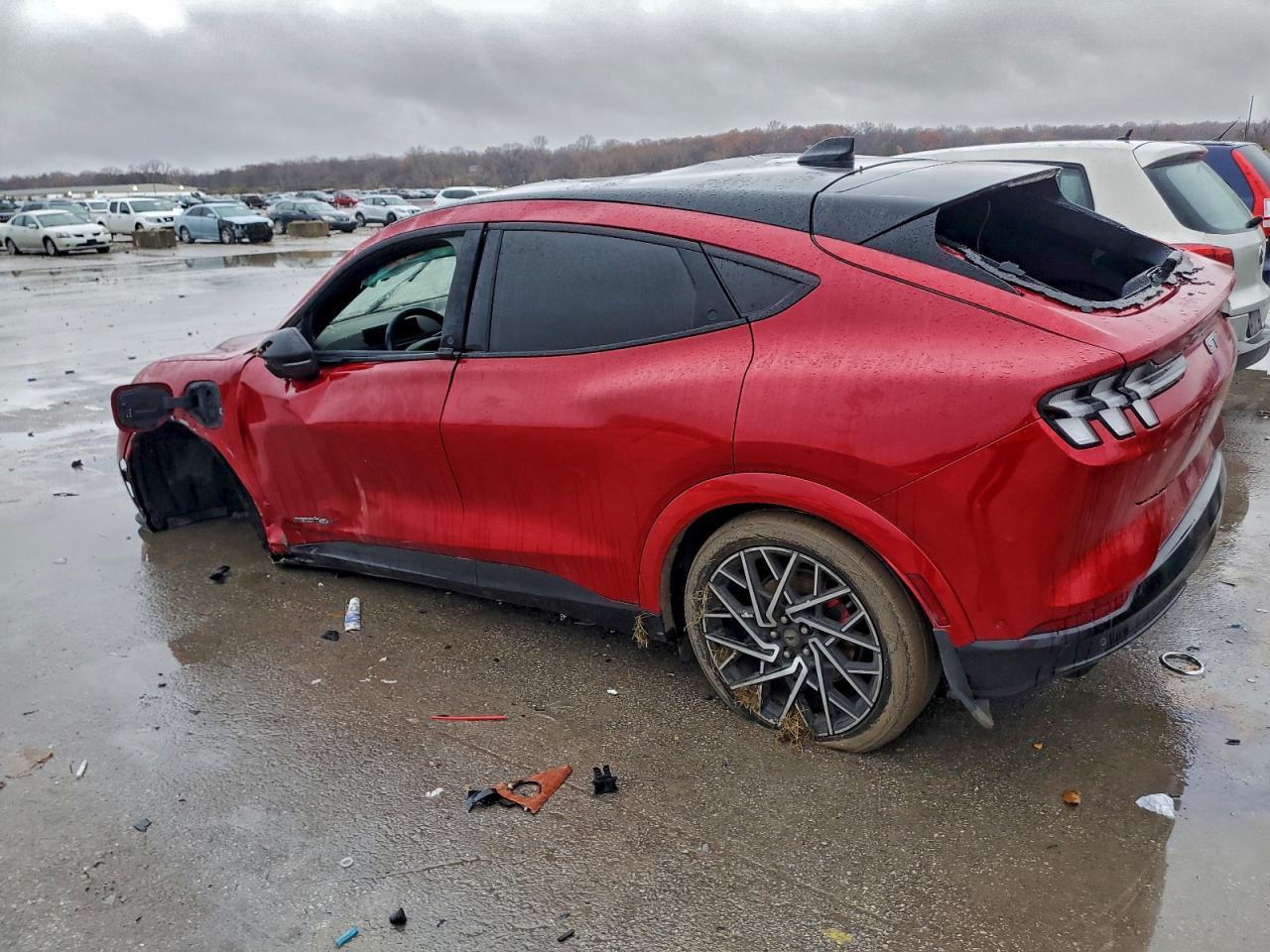 2022 Ford Mustang Mach-E Gt - Фото 2