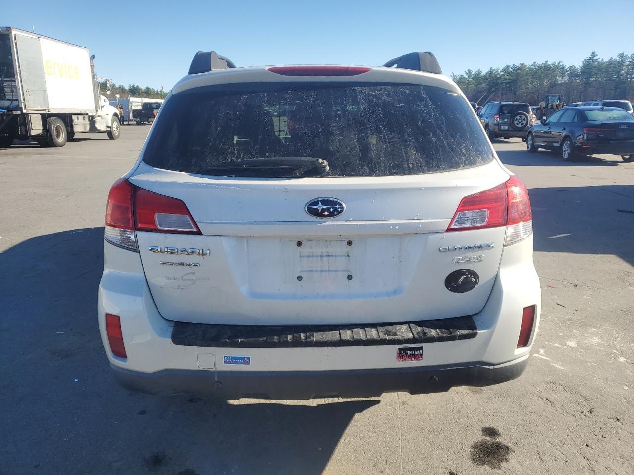 2011 Subaru Outback 2.5I Premium - Image 6