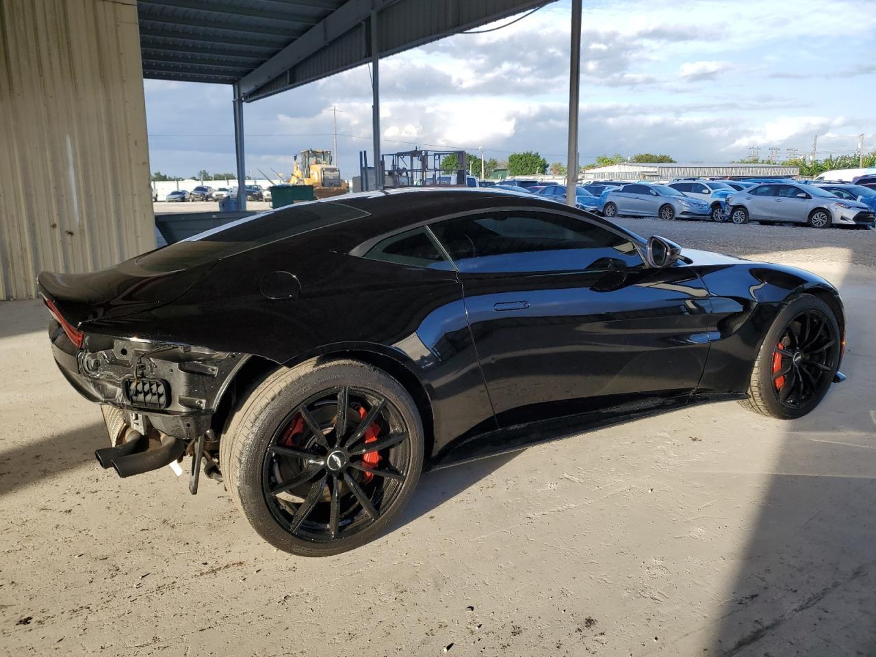 2020 Aston Martin Vantage - Фото 3