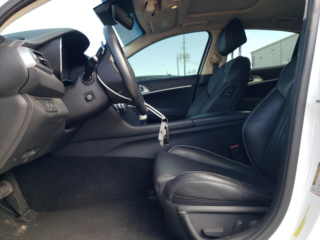 2022 Genesis G70 2.0T - Фото 7