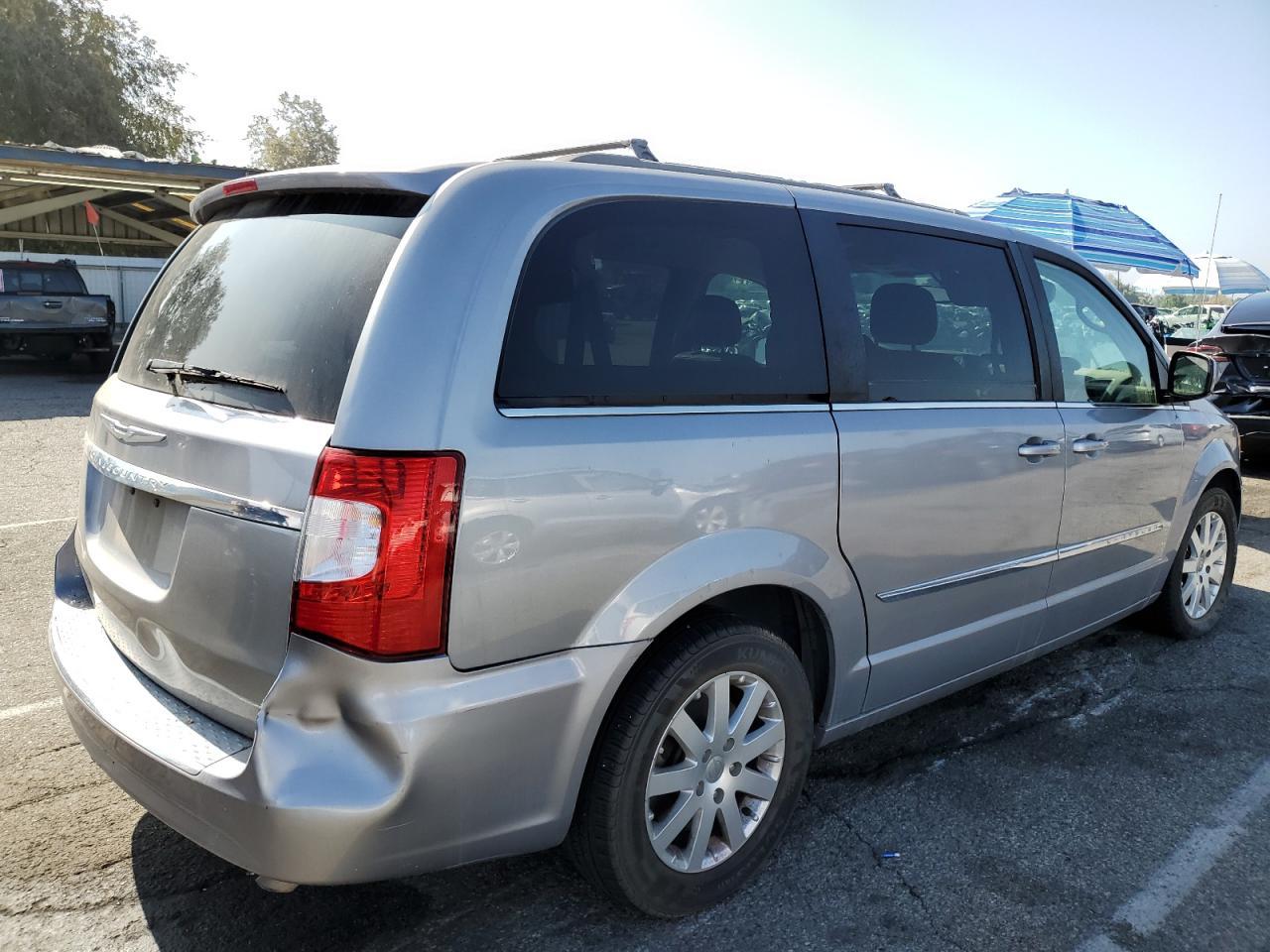 2014 Chrysler Town & Country Touring - Фото 3