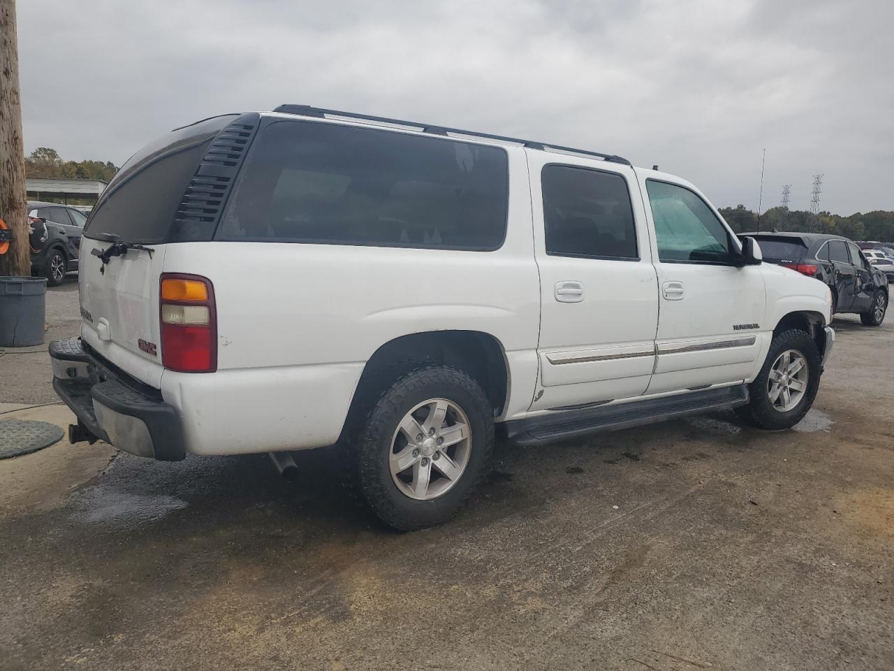 2003 GMC Yukon Xl C1500 - Image 3