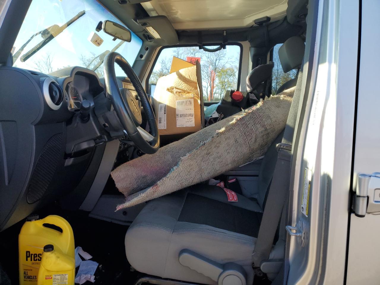 2010 Jeep Wrangler Unlimited Sahara - Фото 7