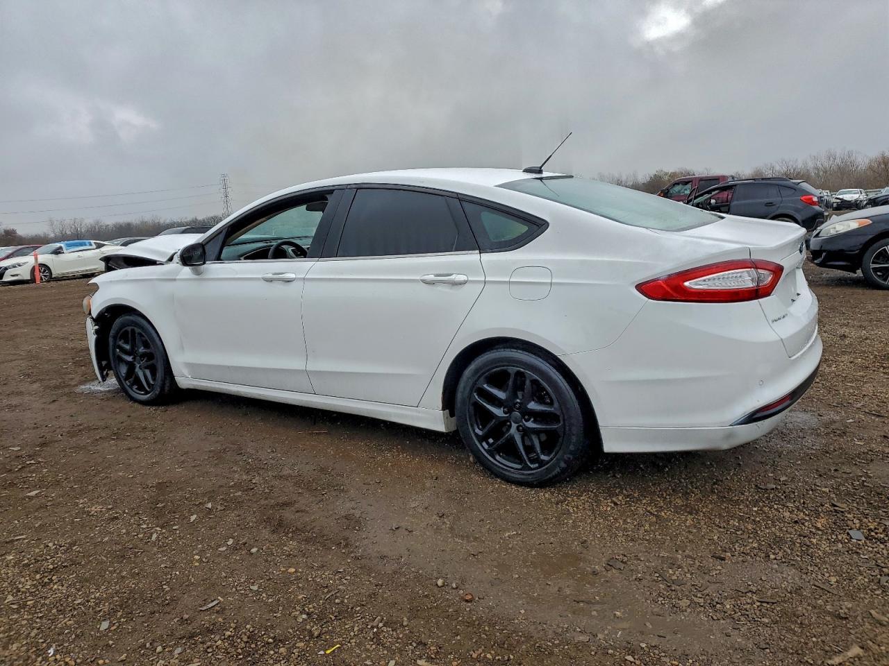 2013 Ford Fusion Se - Фото 2