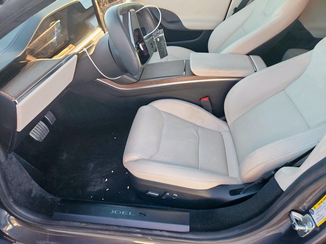 2022 Tesla Model S - Image 7