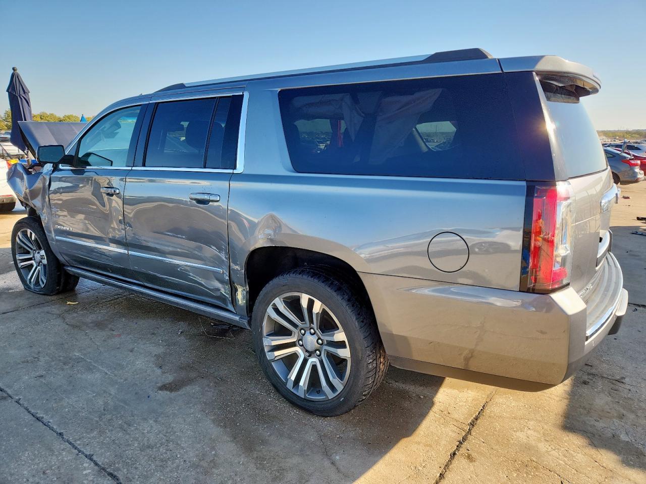 2019 GMC Yukon Xl Denali - Image 2