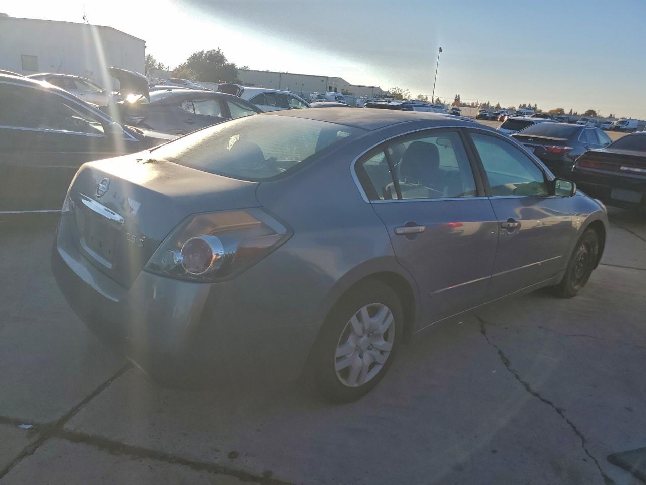 2011 Niss Altima Base - Фото 3